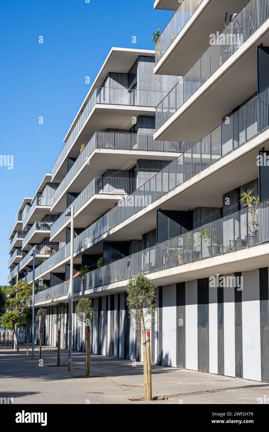 Appartements modernes gris vus à Badalona, Espagne Banque D'Images