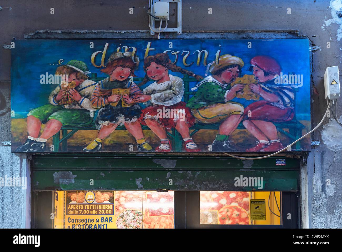 Cinq filles mangeant du pain, peinture colorée au-dessus d'une boulangerie dans la vieille ville, Gênes, Italie Banque D'Images