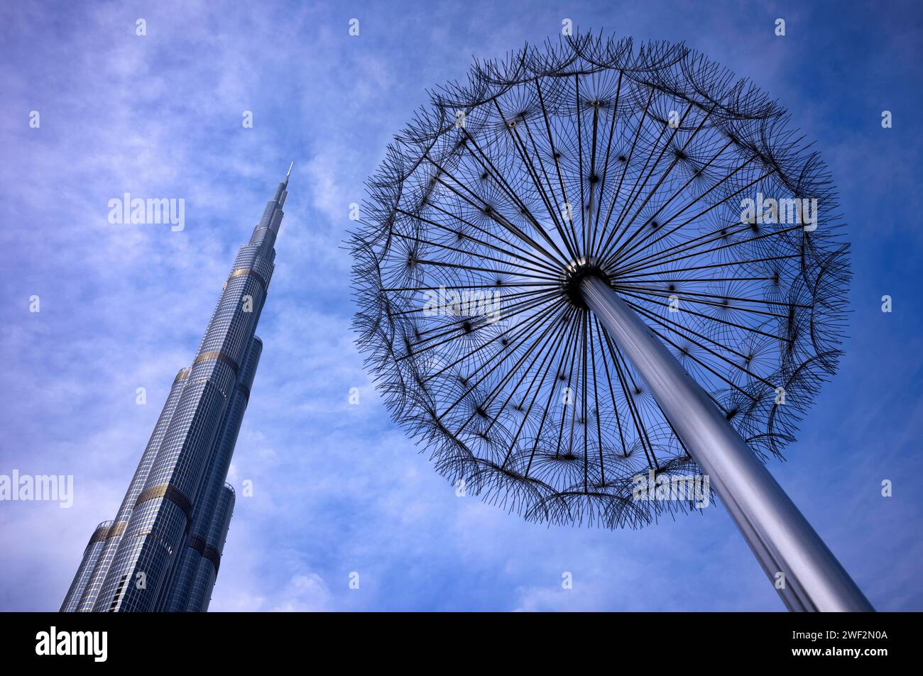 Burj Khalifa, Dandelion Light Sculpture, pissenlit en acier, Burj Khalifa Park at EMAAR, Downtown, Financial District, Dubaï, Émirats arabes Unis, VAR Banque D'Images