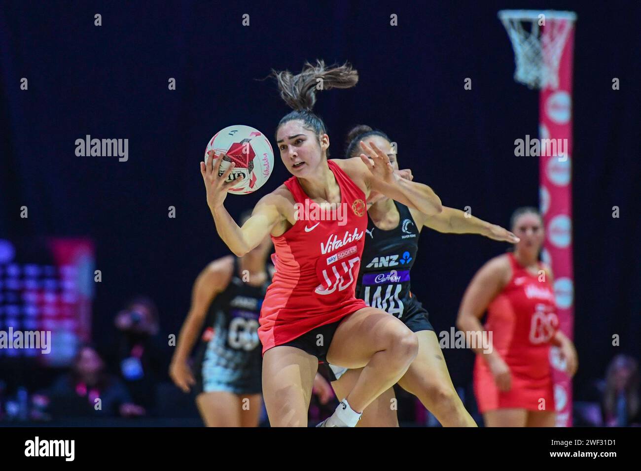 Leeds, Royaume-Uni. 27 janvier 2024. Photo par Olly Hassell/SWpix.com - 27/01/2024 - netball - Vitality netball Nations Cup 2024 - Vitality Roses v New Zealand Silver Ferns - The First Direct Arena, Leeds, England - Ellie Rattu d'Angleterre crédit : SWpix/Alamy Live News Banque D'Images