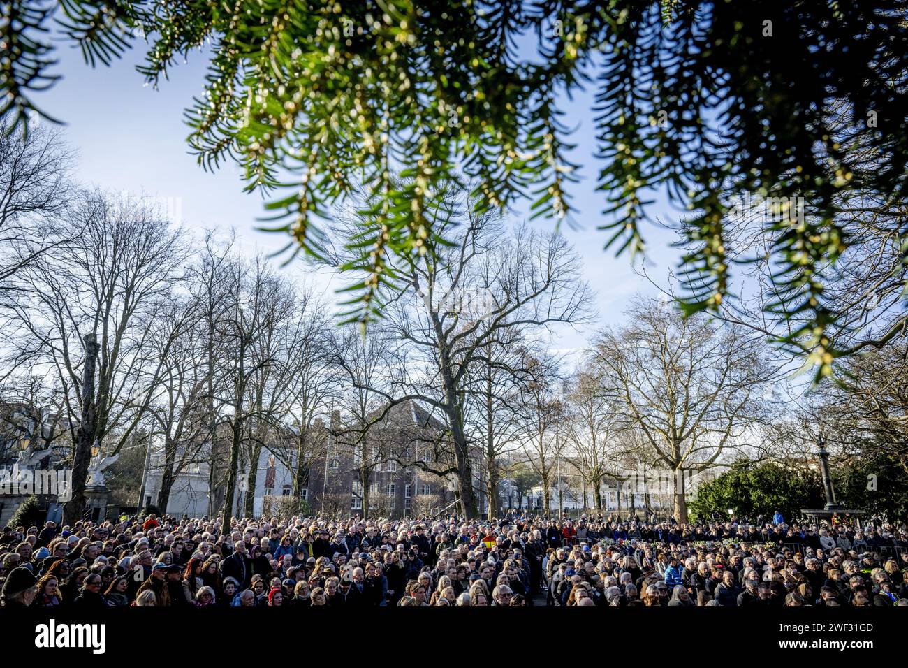 AMSTERDAM - audience pendant la Journée nationale de commémoration de l'Holocauste. Cette année marque le 79e anniversaire de la libération du camp de concentration et d'extermination d'Auschwitz. ANP ROBIN UTRECHT netherlands Out - belgique Out Banque D'Images