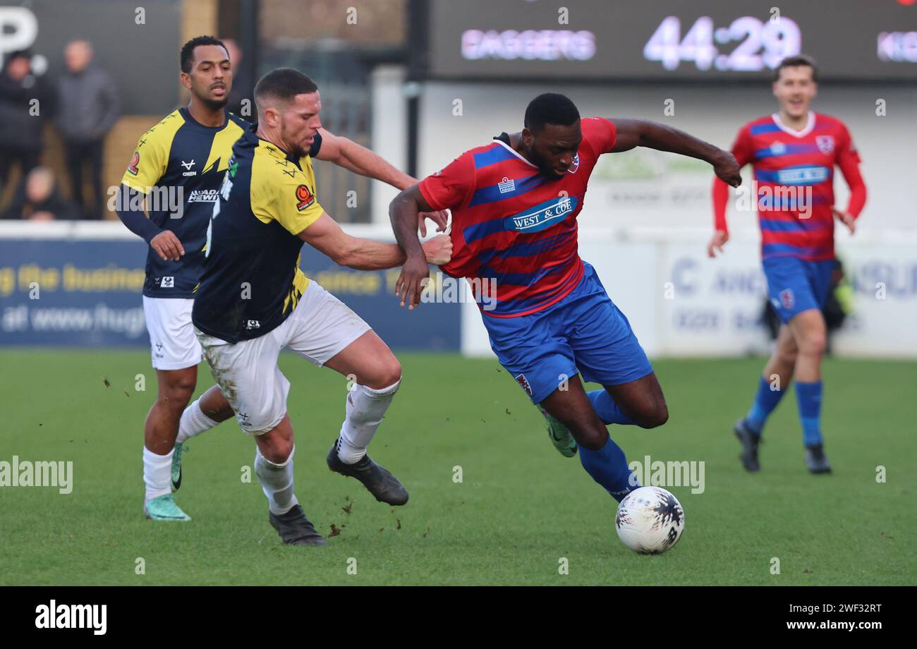 DAGENHAM, ANGLETERRE - Inih Effiong de Dagenham et Redbridge tient Matt Prestondu de Kidderminster Harriers pendant le match de Ligue nationale entre Dagenham et Banque D'Images