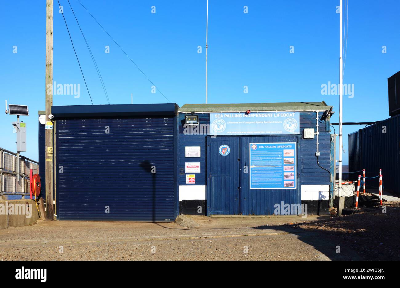 Sea Palling Station indépendante de sauvetage surplombant la plage sur la côte du Norfolk à Sea Palling, Norfolk, Angleterre, Royaume-Uni. Banque D'Images