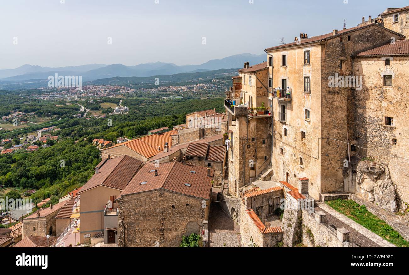 Le centre historique du beau village de Pesche, dans la province d'Isernia, Molise, Italie. Banque D'Images