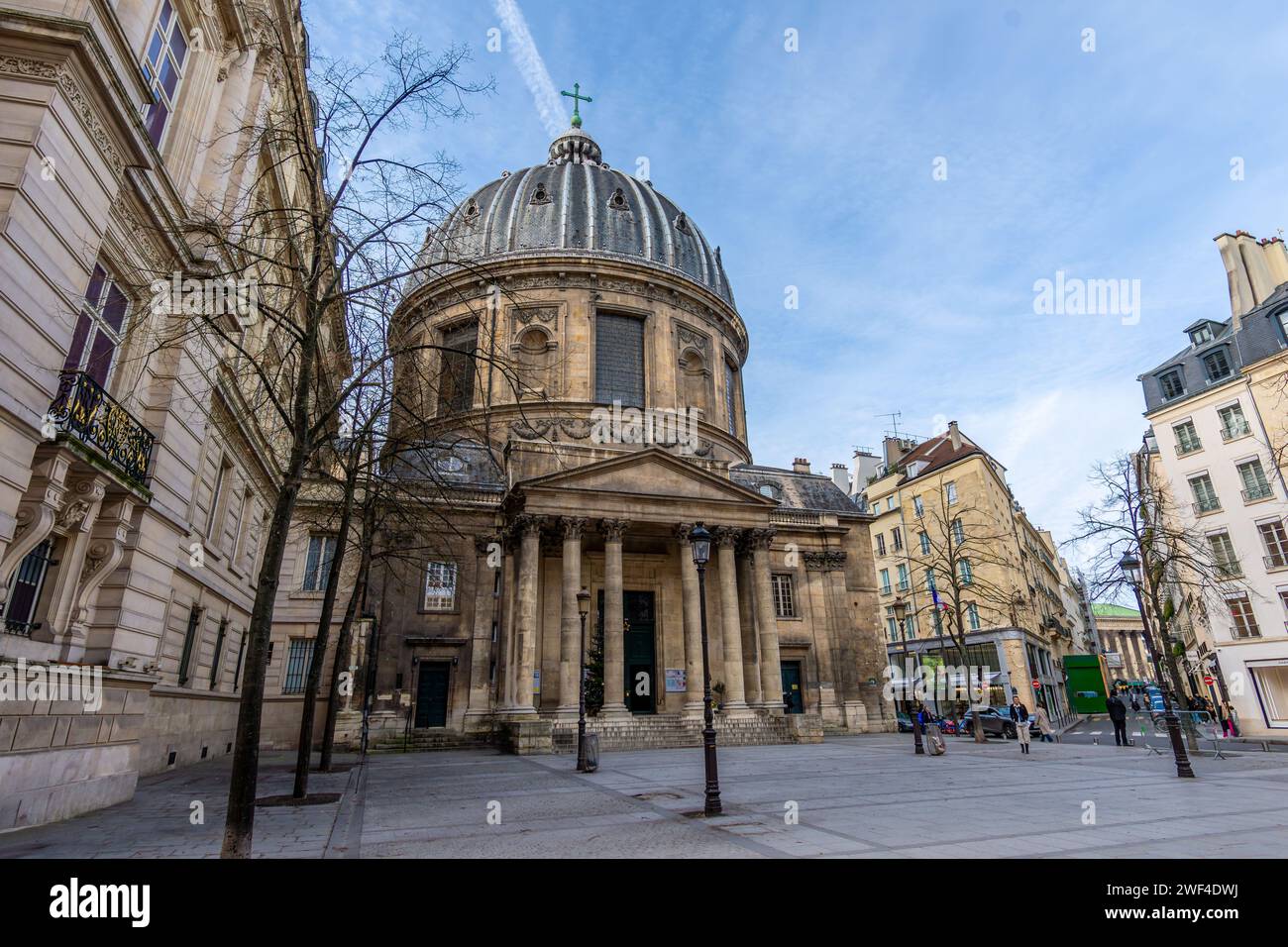 Vue extérieure de l'église catholique romaine notre-Dame-de-l'Assomption construite au 17e siècle et de la principale église polonaise de Paris Banque D'Images