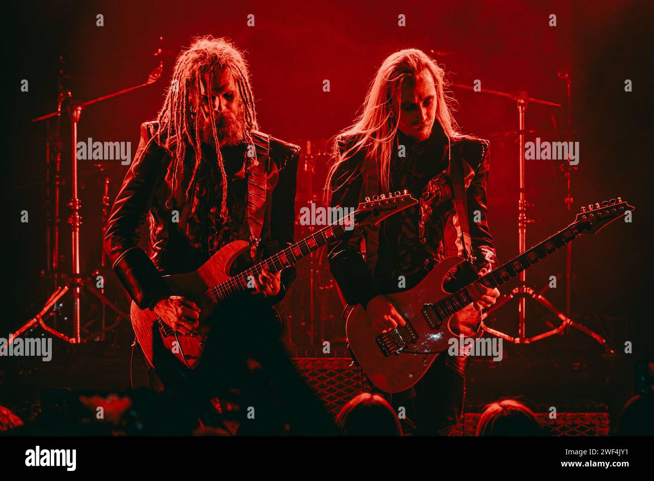 Copenhague, Danemark. 27 janvier 2024. Le groupe suédois de heavy Metal Avatar donne un concert live à Amager Bio à Copenhague. Ici, les guitaristes Jonas Jarlsby et Tim Ohrstrom sont vus en direct sur scène. (Crédit photo : Gonzales photo/Alamy Live News Banque D'Images