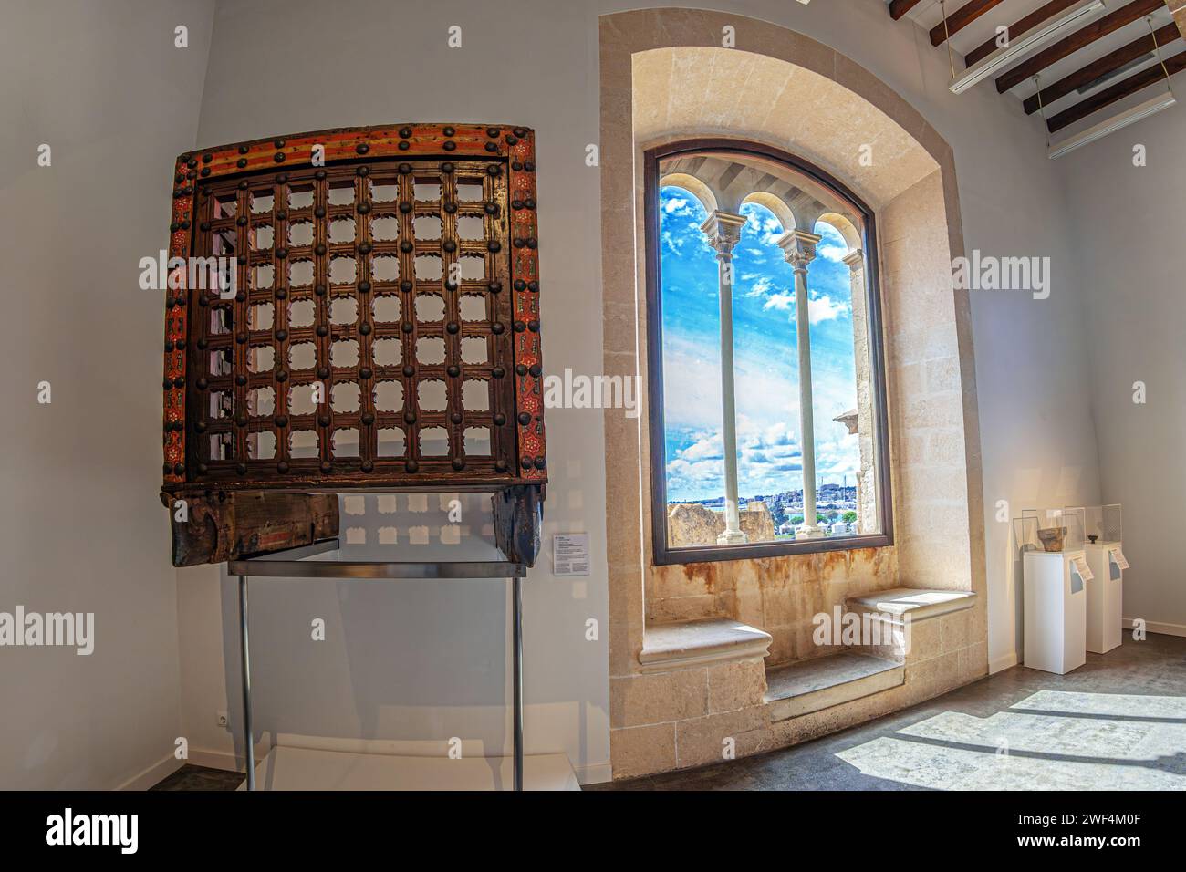 PALMA, ESPAGNE - SEPT. 20, 2023 : intérieur du Musée d'Art Sacré de Majorque (Museu Diocesa de Mallorca), dans le Palais épiscopal, un bâtiment du 13T. Banque D'Images