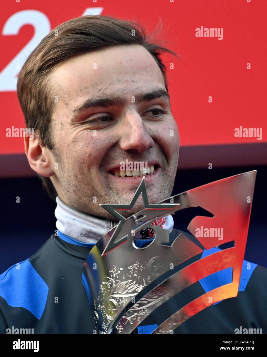 Paris, France. 28 janvier 2024. © PHOTOPQR/Ouest FRANCE/Stéphane Geufroi ; Paris ; 28/01/2024 ; la course sacré le meilleur tracteur du monde, le prix d'Amérique Legend Race se déroulle ce dimanche 28 janvier sur l'hippodrome de Vincennes . Clement Duvaldestin et IDAO de Tillard (12) rapporte le prix d'amérique Paris, France, 28 janv. 2024 couronnant le meilleur trotteur du monde, le Prix d'Amérique Legend Race se déroule ce dimanche 28 janvier à l'hippodrome de Vincennes. Crédit : MAXPPP/Alamy Live News Banque D'Images