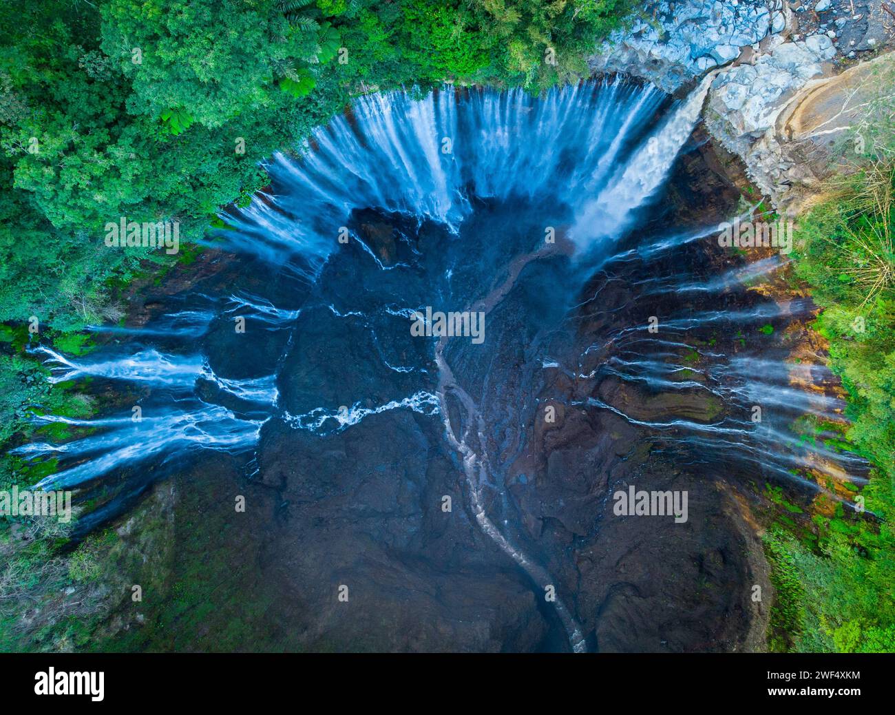 Vue aérienne des cascades de Tumpak Sewu Banque D'Images
