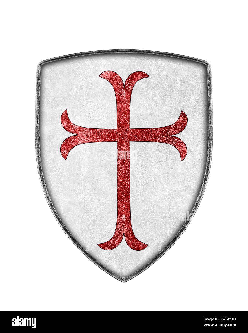 Vieux bouclier de croisaders en métal avec croix rouge isolée sur fond blanc Banque D'Images