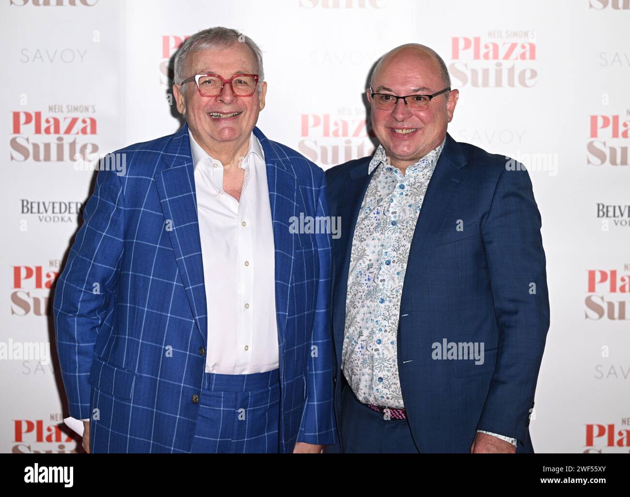 Londres, Royaume-Uni. 28 janvier 2024. Christopher Biggins et Neil Sinclair arrivent au gala de Plaza Suite, The Savoy Theatre, Londres. Crédit : Doug Peters/EMPICS/Alamy Live News Banque D'Images