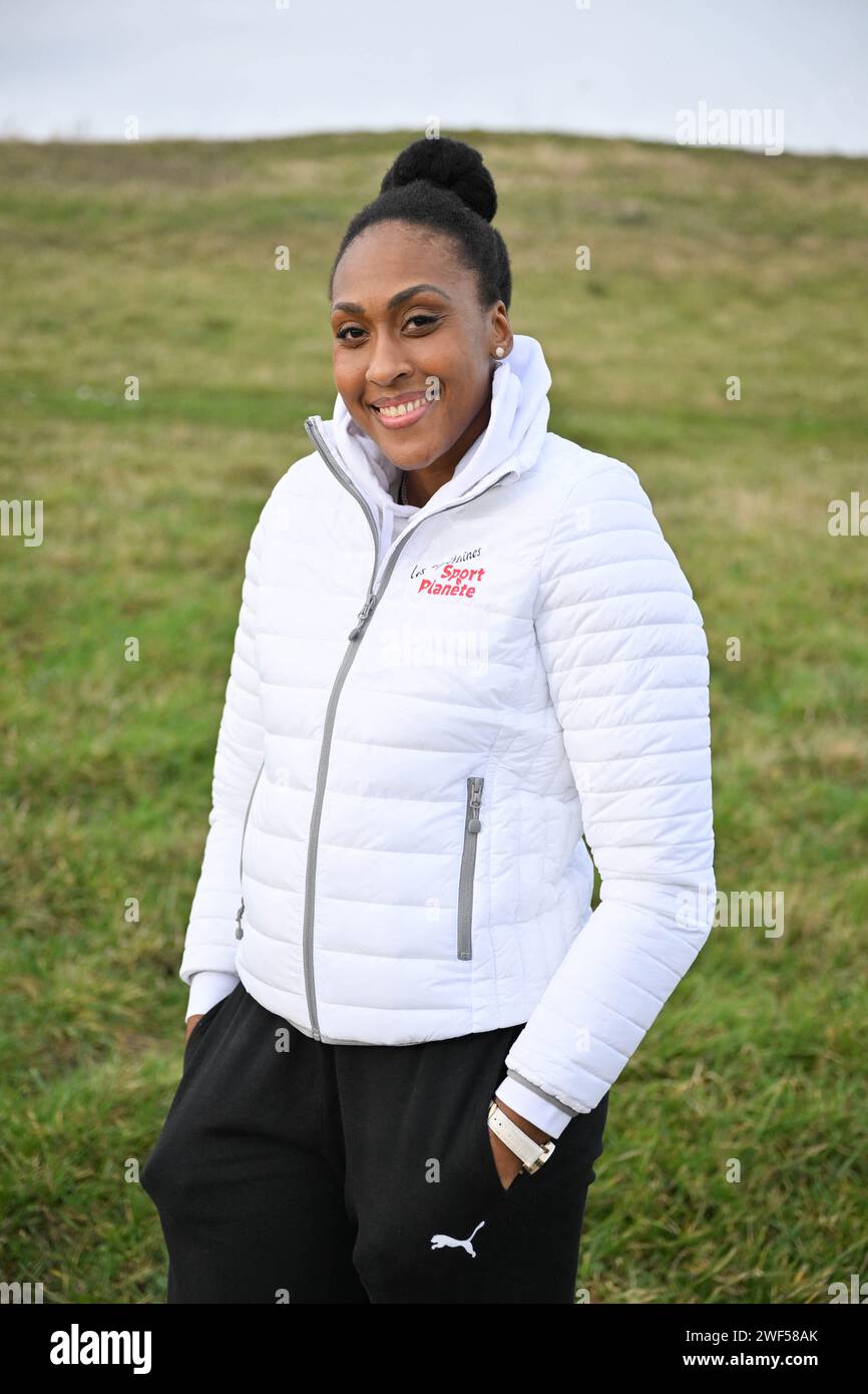 Portrait de Sandrine Gruda, baskettrice française lors de la plantation symbolique de 2024 arbres, ils souhaiteront à tous une merveilleuse année de sport, sans jamais oublier de prendre soin de notre planète au Golf National à Saint Quentin en Yvelines, France le 28 janvier 2024. A la veille d’une saison sportive décisive, le MAIF a demandé à ces femmes inspirantes de mettre leurs valeurs et leur renommée au service de la préservation de la planète, dans le but de sensibiliser un public plus large aux enjeux environnementaux. Photo Tomas Stevens/ABACAPRESS.COM Banque D'Images