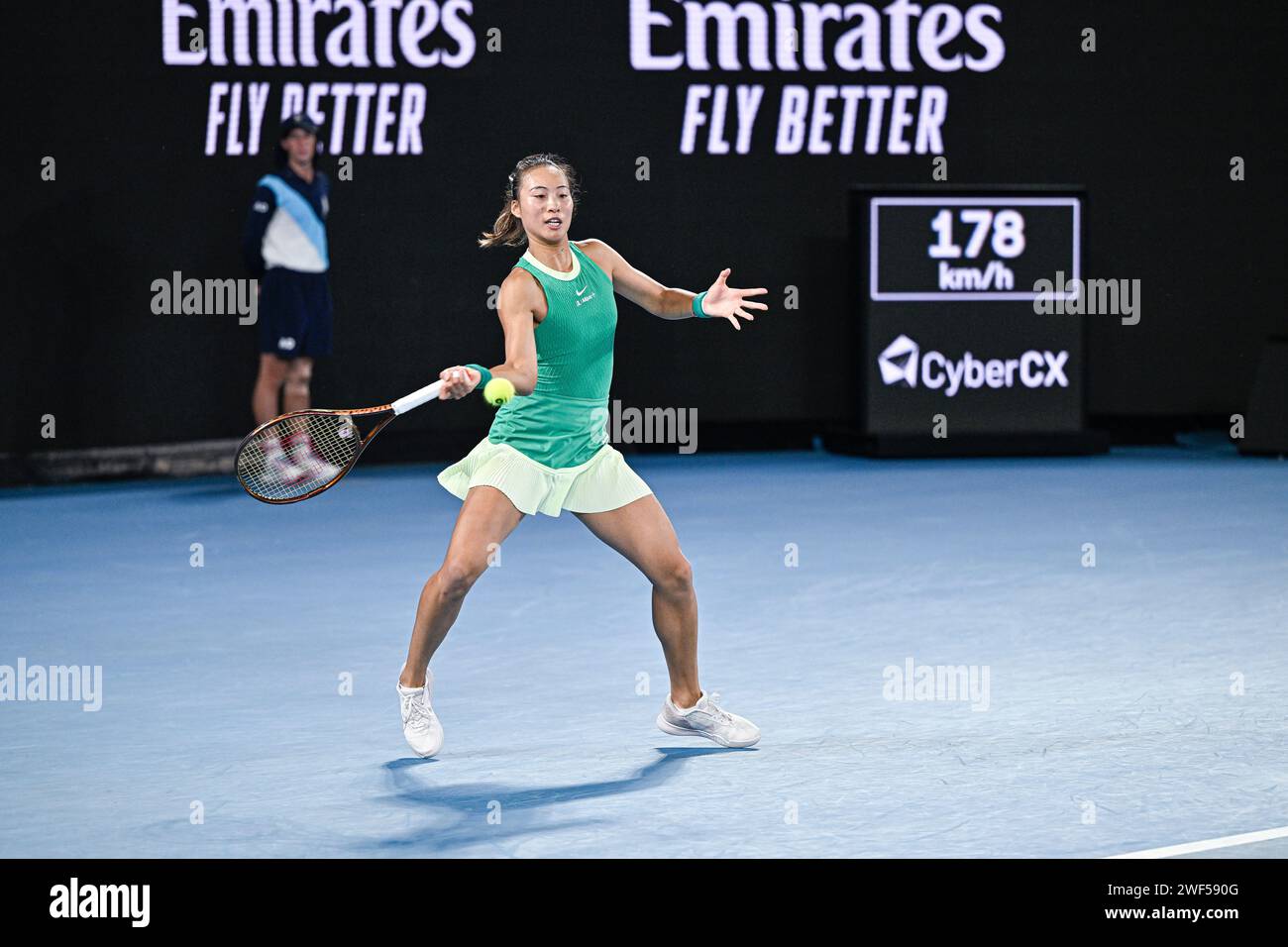 Paris, France. 27 janvier 2024. Zheng Qinwen lors de la finale du tournoi de tennis du Grand Chelem féminin de l'Open d'Australie 2024 le 27 janvier 2024 au Melbourne Park en Australie. Crédit : Victor Joly/Alamy Live News Banque D'Images