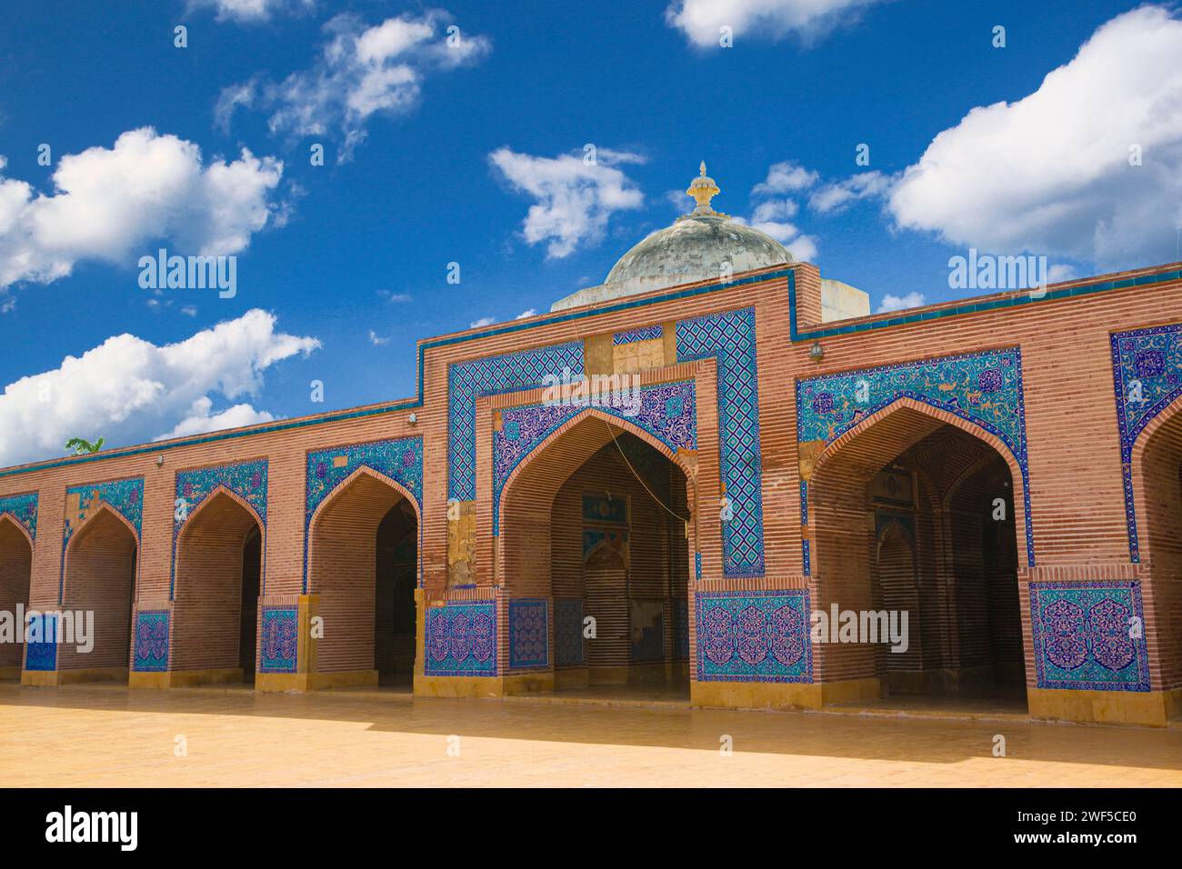 Mosquée Shah Jahan à Thatta, Pakistan. Beaux murs extérieurs de buiding, point de repère local. Banque D'Images