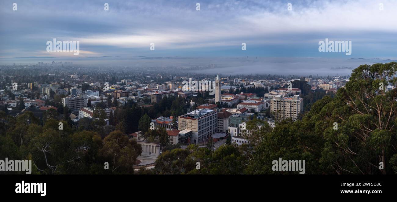 Vue panoramique du centre-ville d'Oakland tôt le matin Banque D'Images