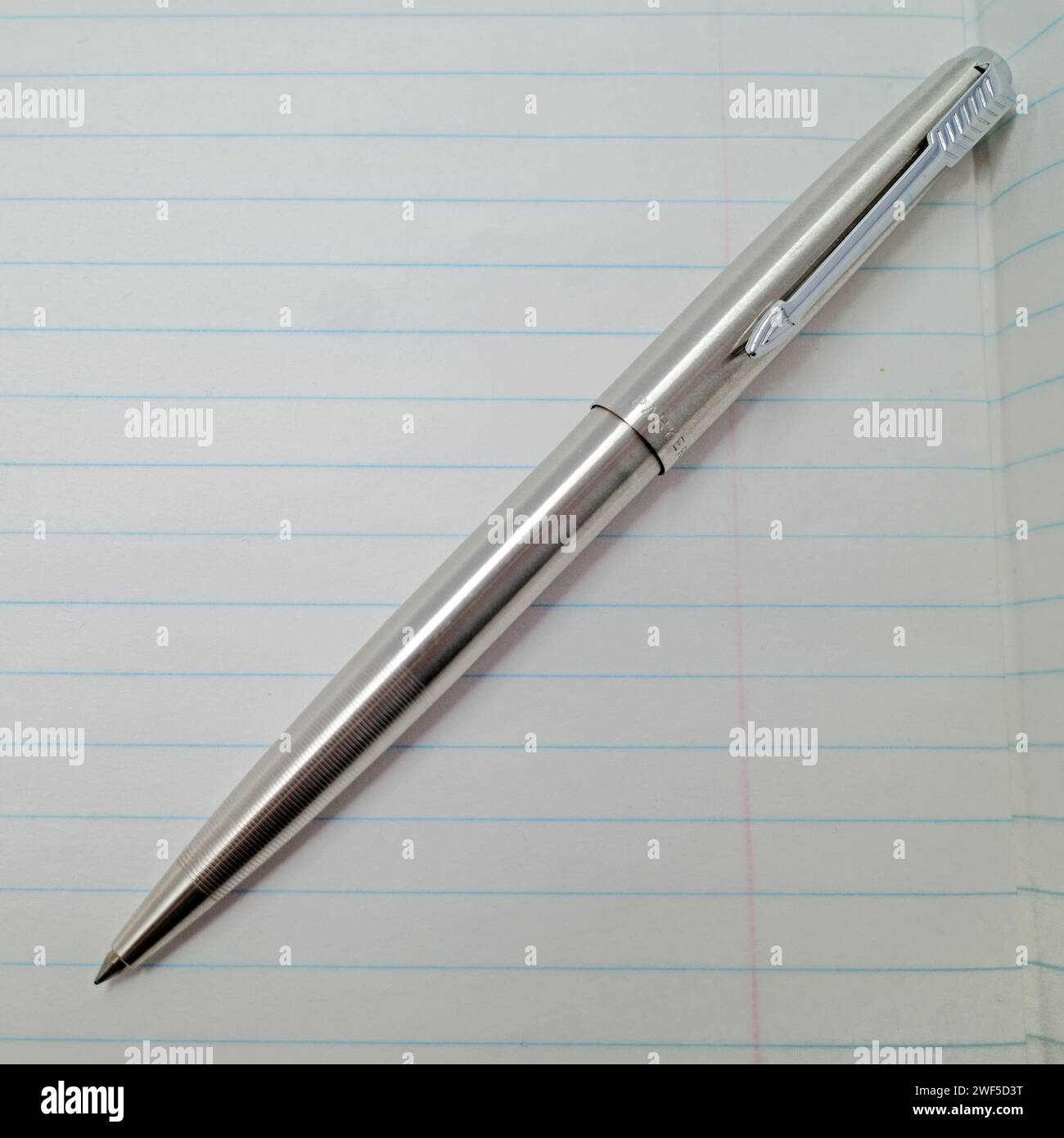 Itterbeck, Allemagne - Jan 15 2024 stylo à bille Parker tout acier, modèle 45. Ce modèle s'appelait Flighter Banque D'Images