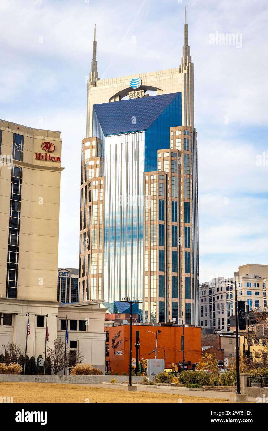 Nashville, TN, États-Unis - 12-24-2023 : vue du célèbre gratte-ciel à Nashville connu sous le nom de batman Building Banque D'Images