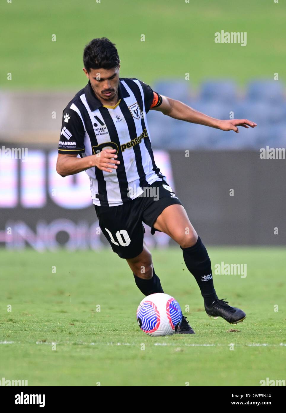 Leumeah, Australie. 28 janvier 2024. Ulises Alejandro Dávila Plascencia de l'équipe Macarthur FC est vu en action lors du match de la saison 2023/24 ronde 14 hommes entre Macarthur FC et Perth Glory FC qui s'est tenu au stade Campbelltown. Score final ; Macarthur FC 2 : 2 Perth Glory FC. (Photo Luis Veniegra/SOPA Images/Sipa USA) crédit : SIPA USA/Alamy Live News Banque D'Images