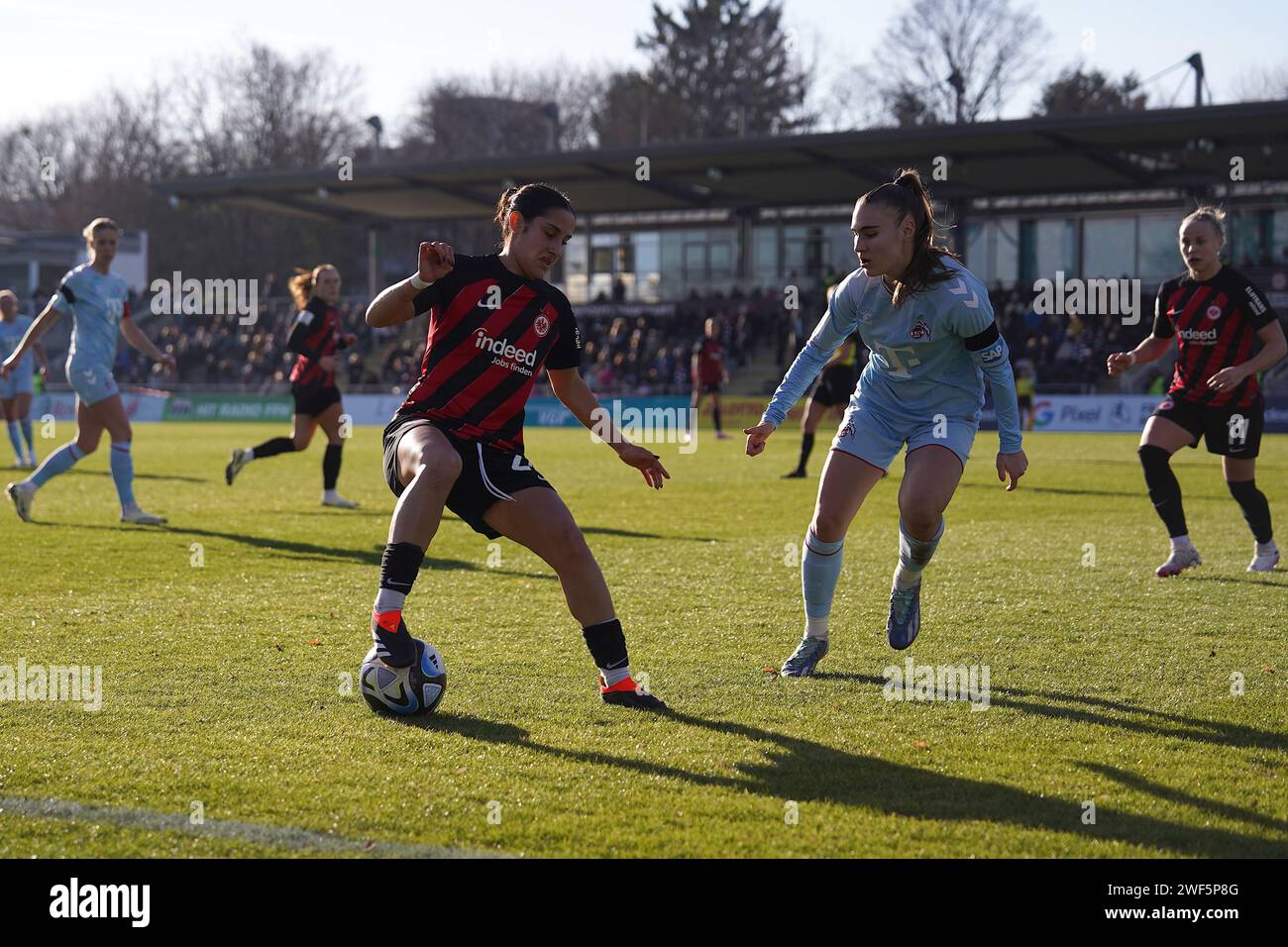 Francfort, Allemagne. 28 janvier 2024. 28 janvier 2024, Francfort, Hesse, ALLEMAGNE : Francfort, Allemagne, 28 janvier 2024 : Ilayda Acikgoez ( 20 Francfort ) lors du match de football Google Pixel Frauen-Bundesliga entre l'Eintracht Francfort et le 1.FC KÃ-LN au Stadion am Brentanobad à Francfort, Allemagne. (Crédit image : © Julia Kneissl/Sport Press photo via crédit : Zuma Press/Alamy Live News Banque D'Images