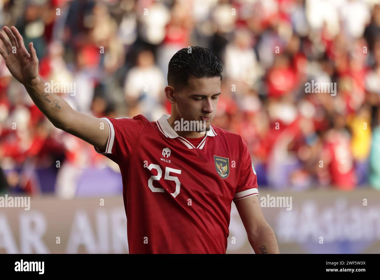 DOHA, QATAR - 28 JANVIER : Justin Hubner de l'Indonésie lors du match de la coupe d'Asie de l'AFC ronde de 16 entre l'Australie et l'Indonésie à Jassim Bin Hamad St Banque D'Images