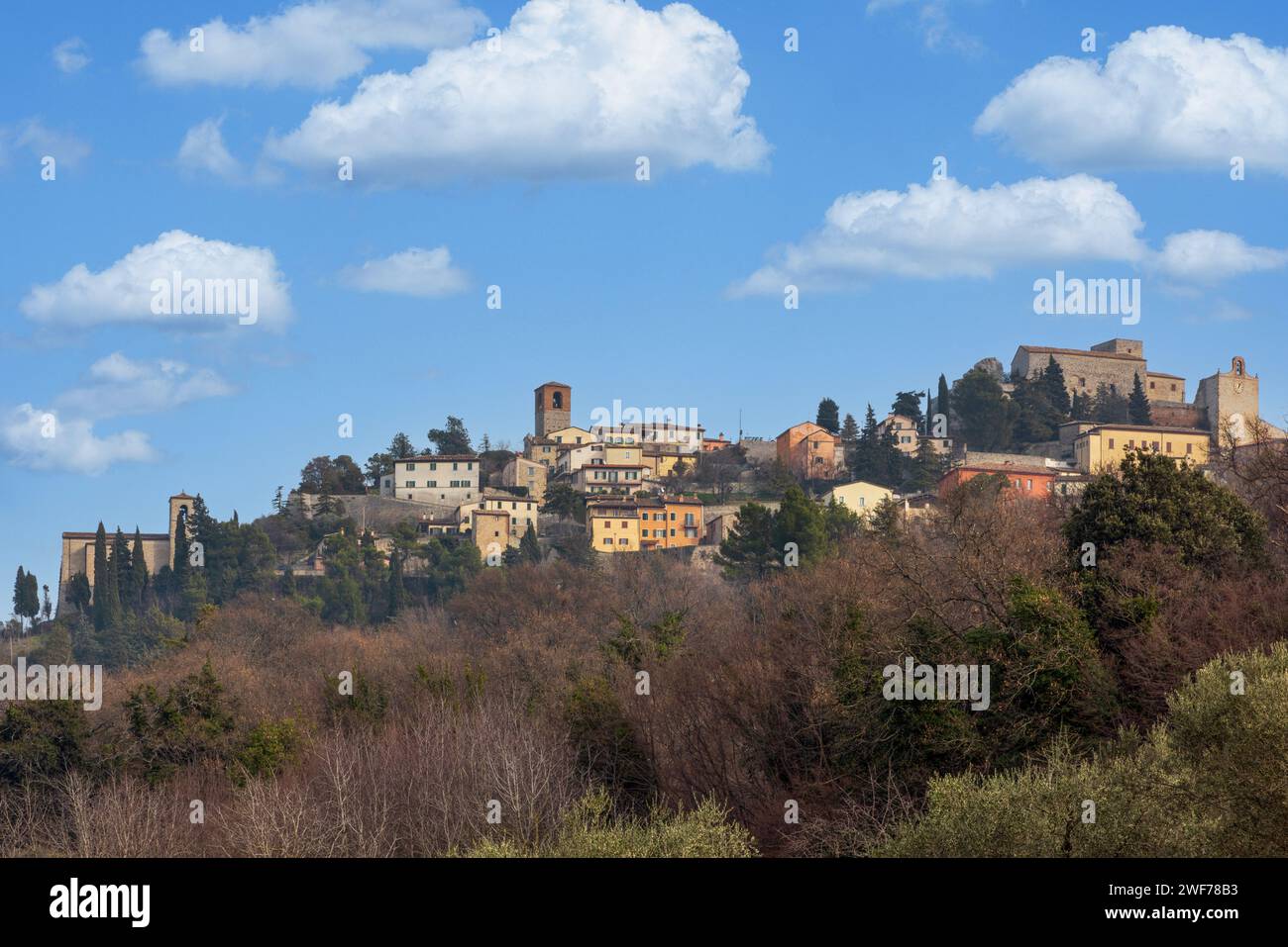 Le village perché de Verucchio dans la province Rimini, Emilie-Romagne, Italie. Banque D'Images