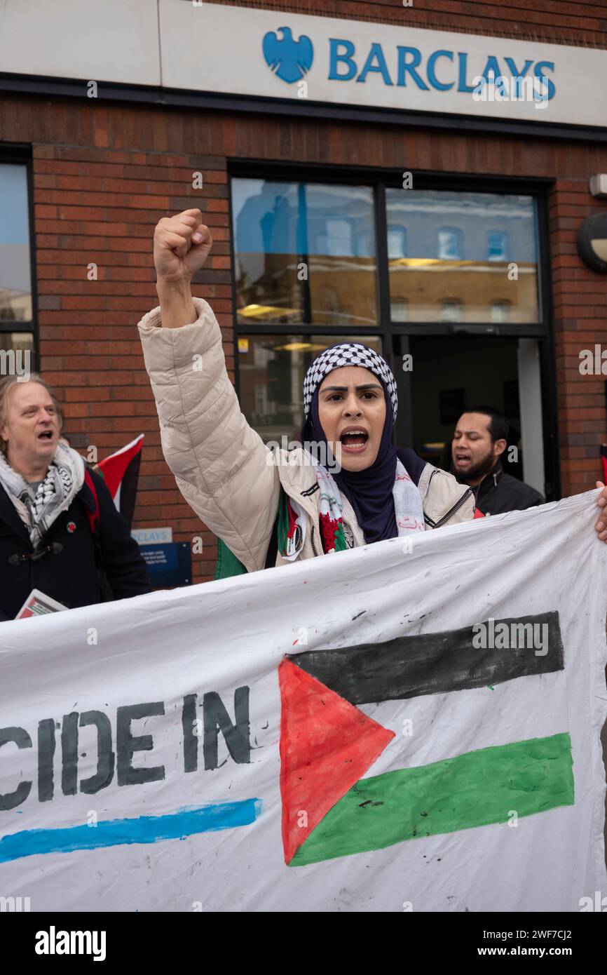 Journée d’action pour la Palestine – cessez d’armer Israël – les manifestants appellent au boycott de la succursale de la Barclays Bank à East London, Whitechapel, Tower Hamlets, Banque D'Images