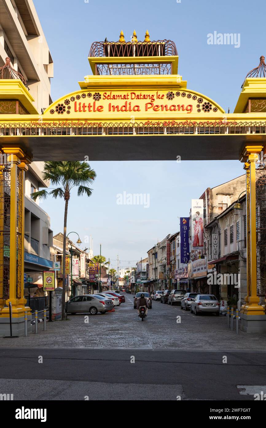 Porte jaune du quartier Little India à George Town Banque D'Images