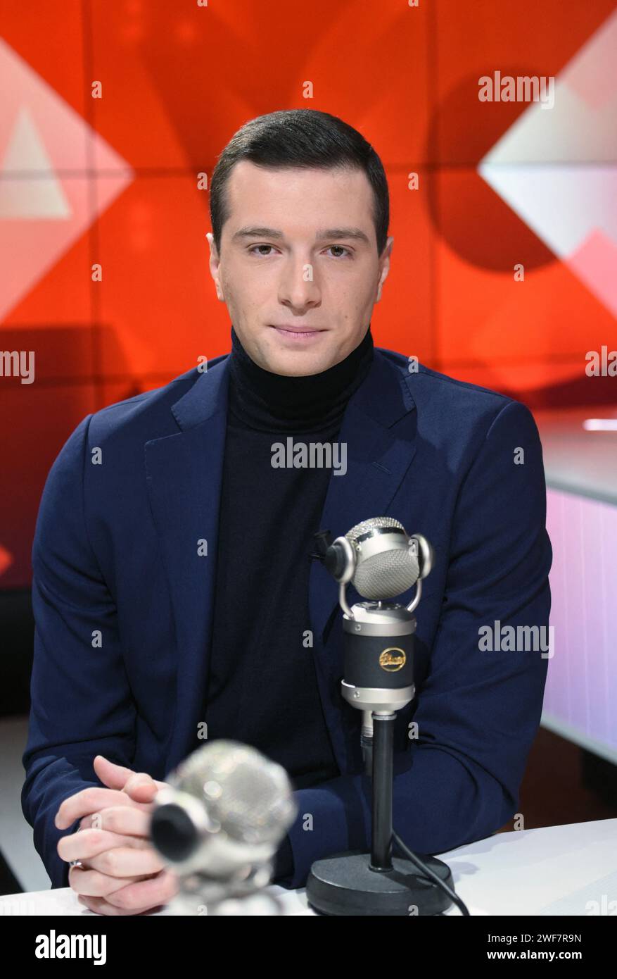 Jordan Bardella est interviewé par Apolline de Malherbe sur RMC/BFMTV à Paris, France le 29 janvier 2024 photo par Alain Apaydin/ABACAPRESS.COM Banque D'Images