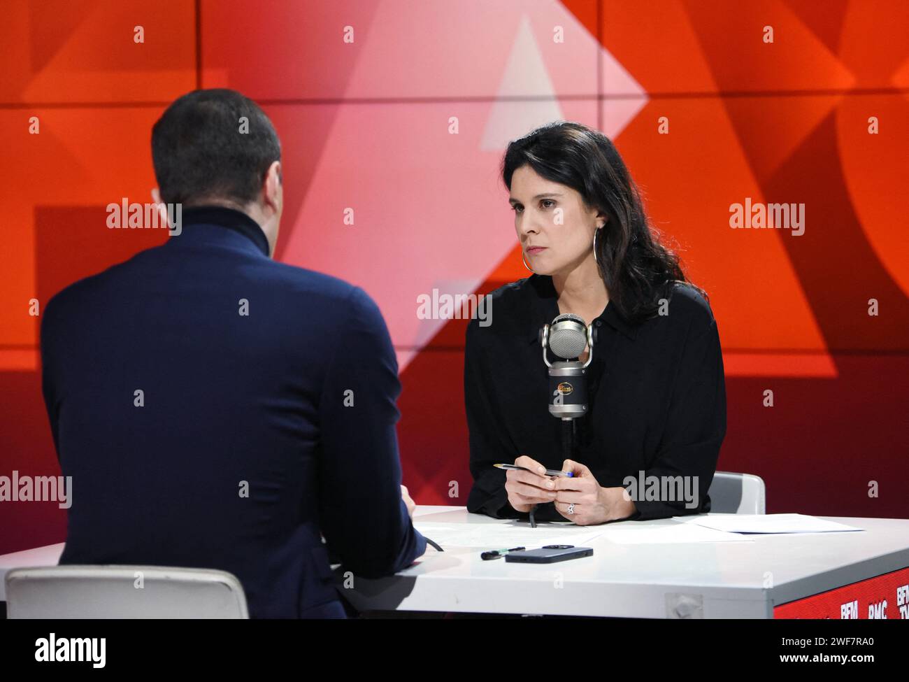 Jordan Bardella est interviewé par Apolline de Malherbe sur RMC/BFMTV à Paris, France le 29 janvier 2024 photo par Alain Apaydin/ABACAPRESS.COM Banque D'Images