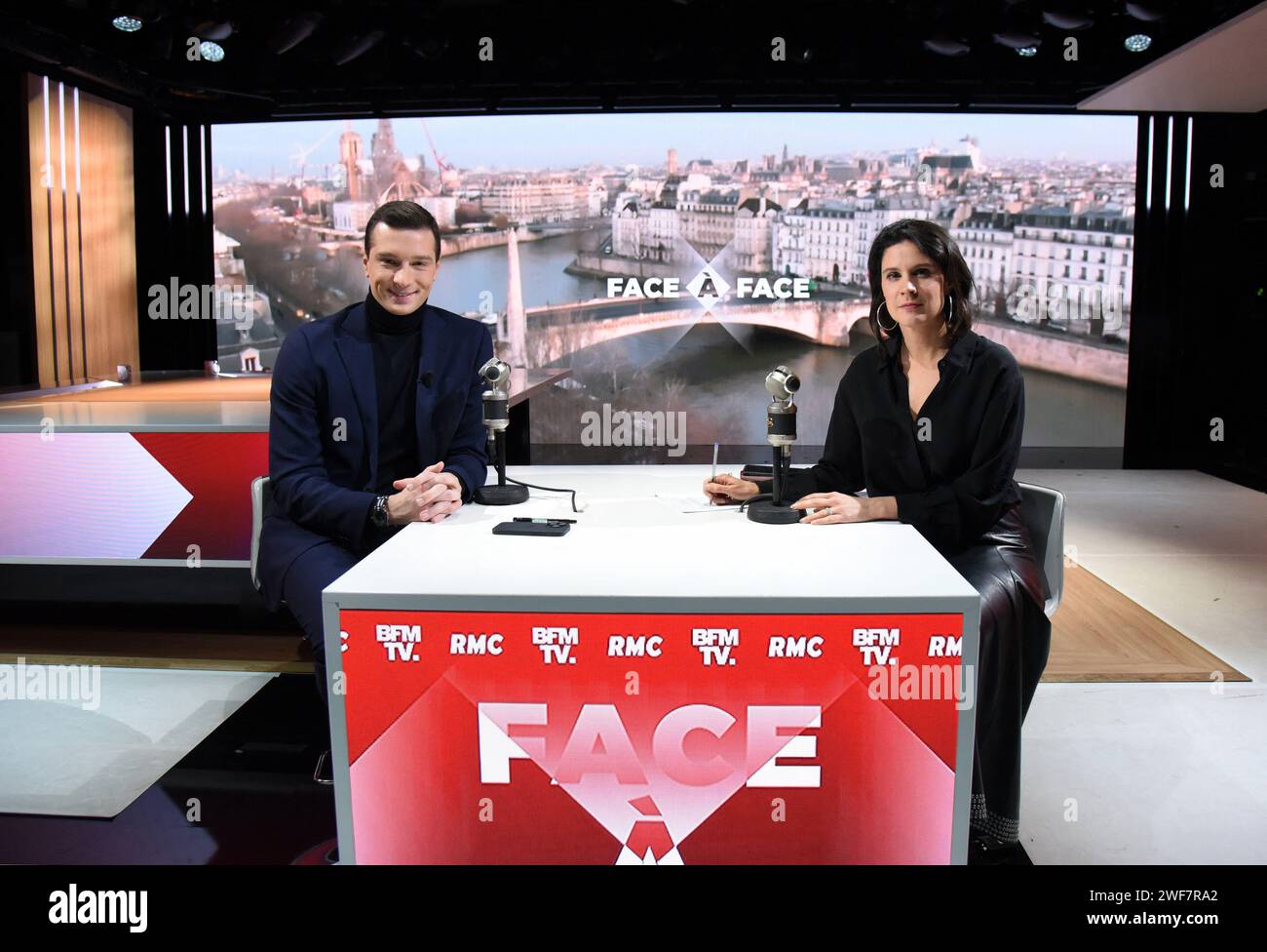 Jordan Bardella est interviewé par Apolline de Malherbe sur RMC/BFMTV à Paris, France le 29 janvier 2024 photo par Alain Apaydin/ABACAPRESS.COM Banque D'Images