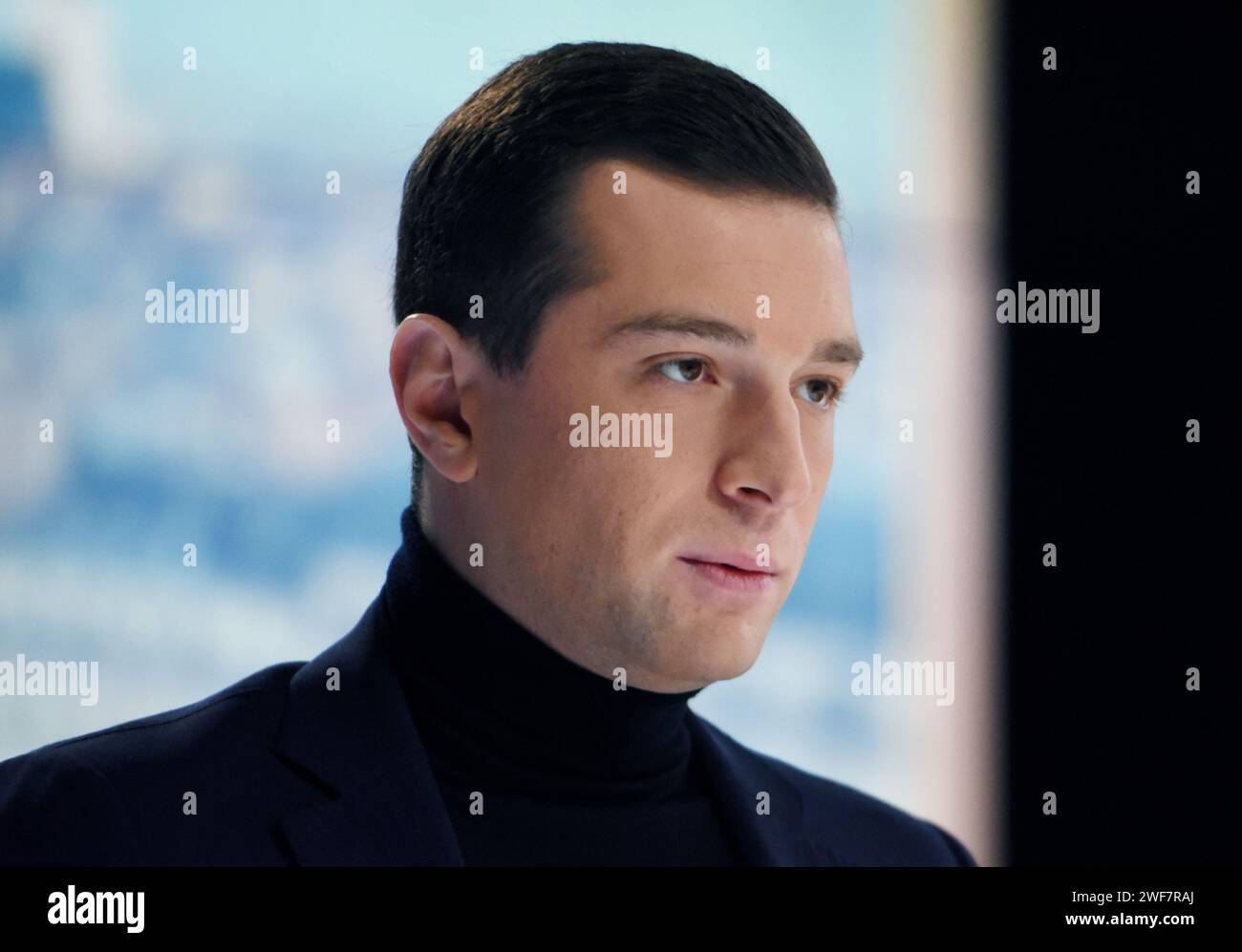 Jordan Bardella est interviewé par Apolline de Malherbe sur RMC/BFMTV à Paris, France le 29 janvier 2024 photo par Alain Apaydin/ABACAPRESS.COM Banque D'Images