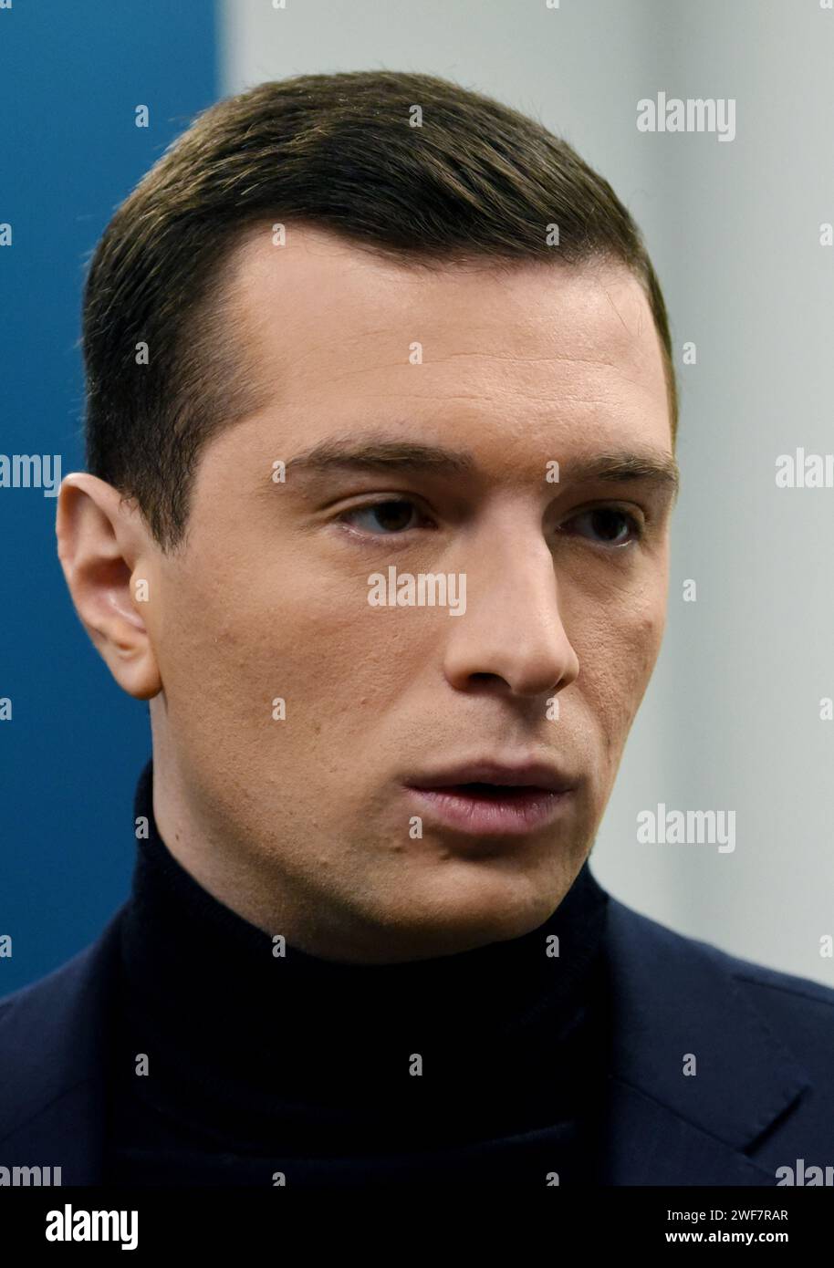 Jordan Bardella est interviewé par Apolline de Malherbe sur RMC/BFMTV à Paris, France le 29 janvier 2024 photo par Alain Apaydin/ABACAPRESS.COM Banque D'Images