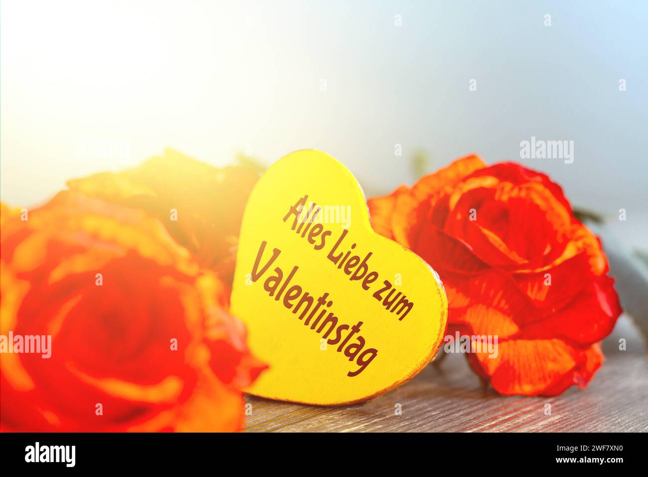 Grüße zum Valentinstag : Rosen und ein Herz mit der Aufschrift ALLES LIEBE ZUM VALENTINSTAG *** Salutations pour la Saint Valentin Roses et un coeur avec l'inscription TOUT L'AMOUR POUR LA SAINT VALENTIN Copyright : xx Banque D'Images