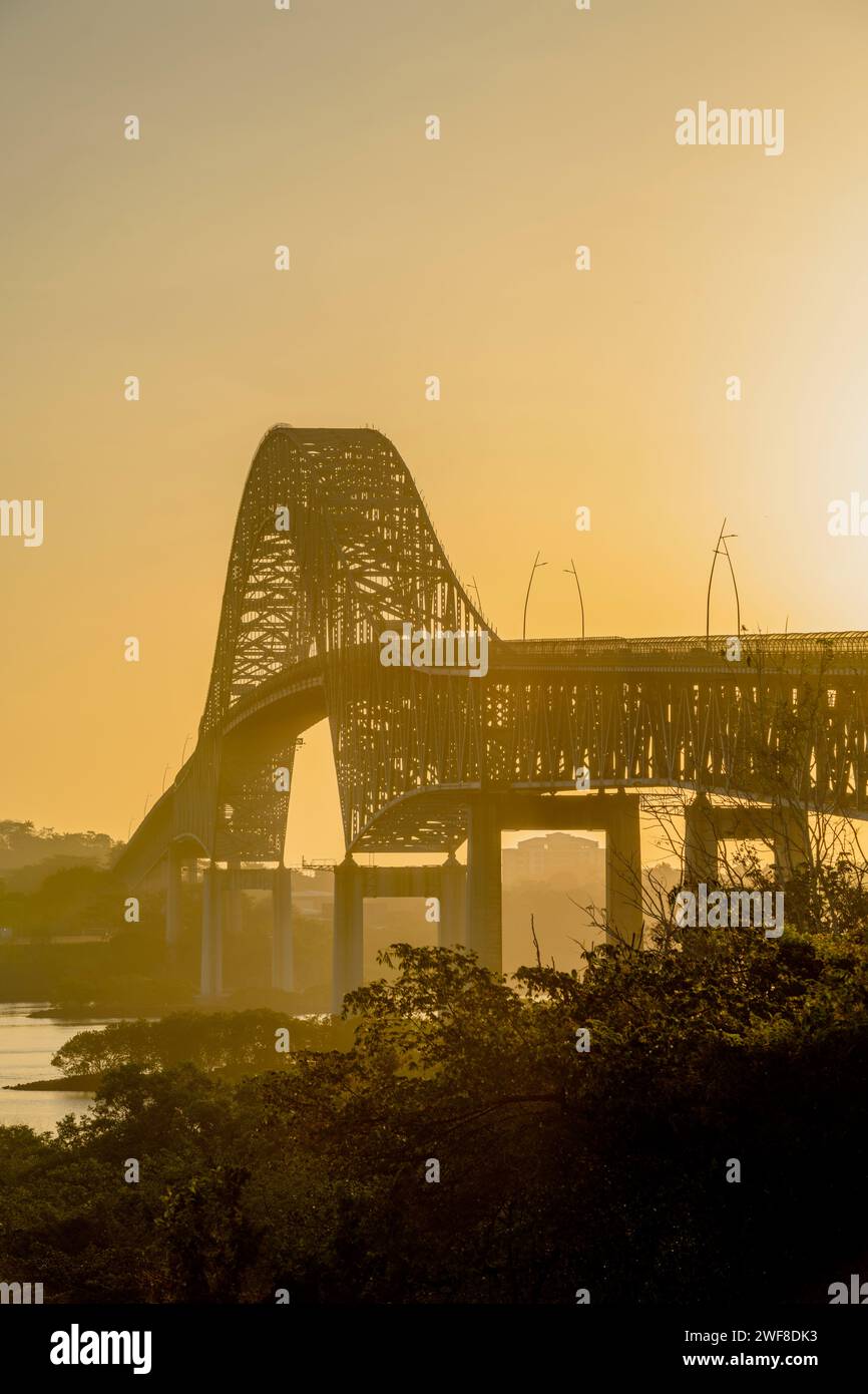 Pont des Amériques enjambe l'entrée Pacifique du canal de Panama, Panama, Amérique centrale - stock photo Banque D'Images