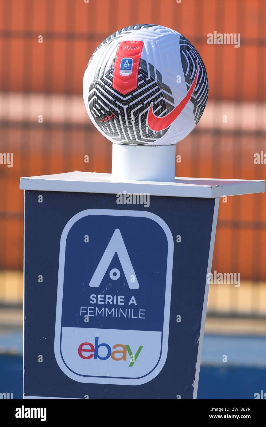 Le ballon lors du match Serie A Women Match entre Napoli Femminile vs FC Internazionale au stade Giuseppe Piccolo le 27 janvier 2024 à Cercola, italie score final 2-3 (photo par Agostino Gemito/Pacific Press/Sipa USA) Banque D'Images