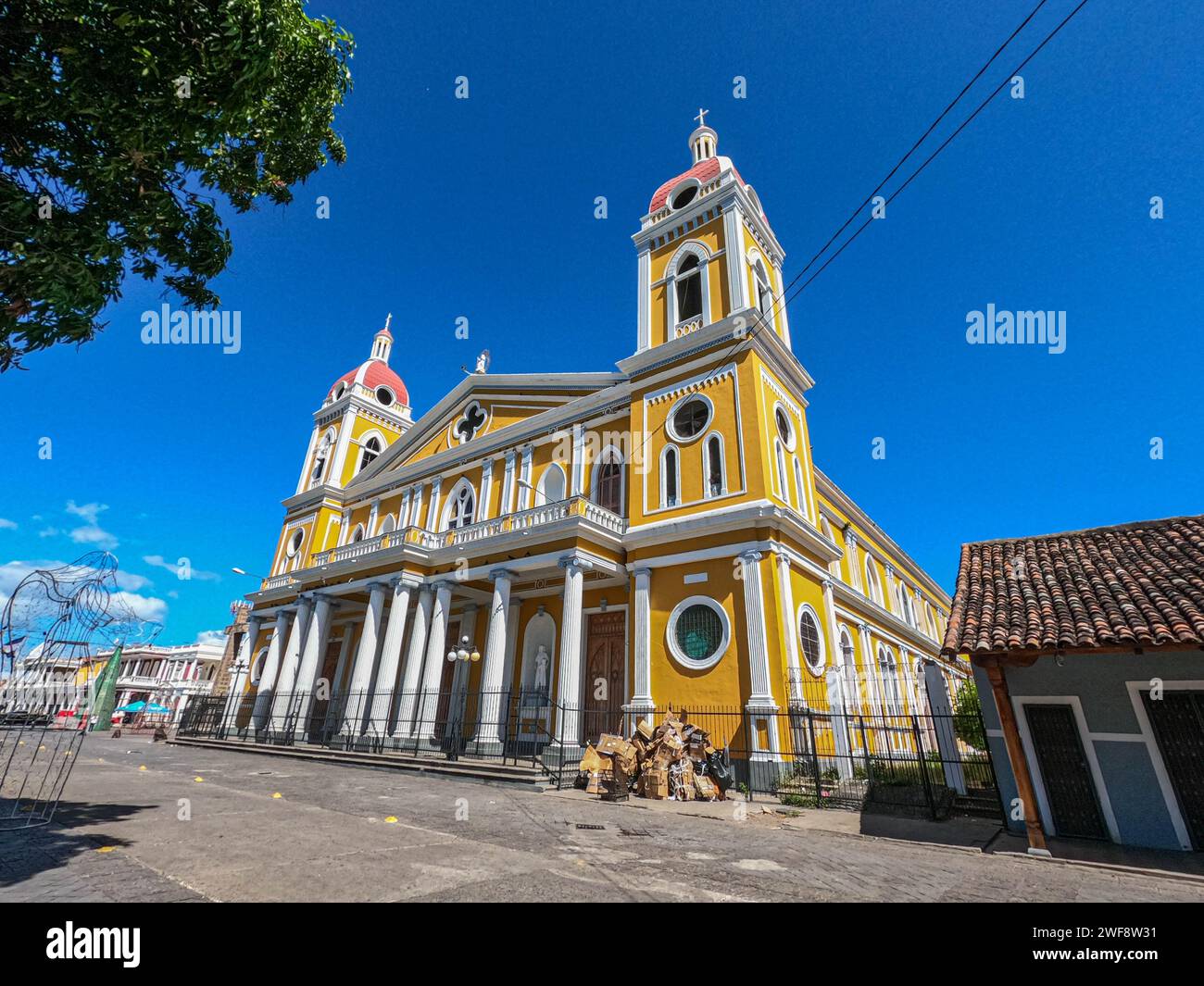 La belle cathédrale néoclassique de Grenade (notre-Dame de l'Assomption), Grenade, Nicaragua Banque D'Images