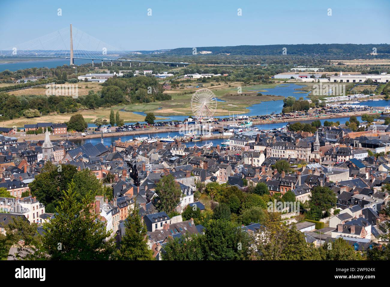 Vue aérienne de la ville de Honfleur dans le Calvados, France. Banque D'Images