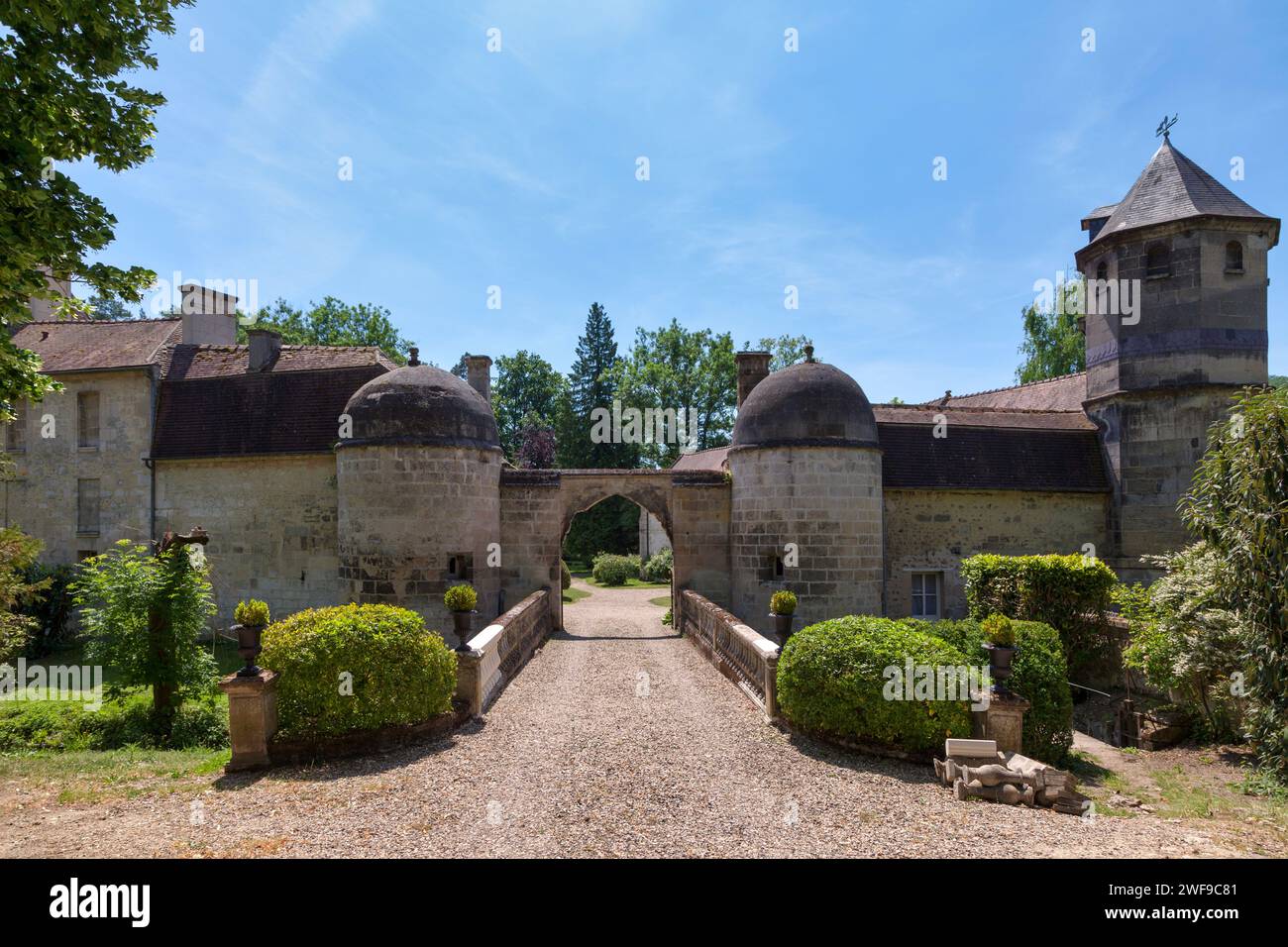 Cuise-la-Motte, France - Mai 27 2020 : le Château de Cuise (français : Château de Cuise) est situé dans la région naturelle du Soissonnais et de l'ancien du Banque D'Images