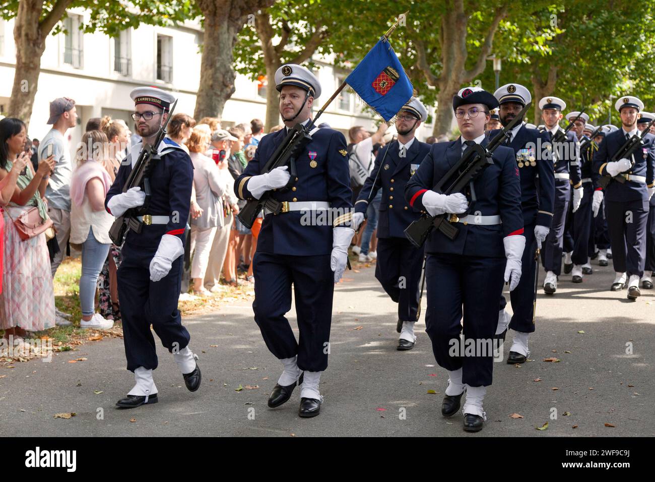 Brest, France - 14 juillet 2022 : soldats de la force d'action navale de Brest, de la base navale aéronautique de Landivisiau en marche pour le 14 juillet. Banque D'Images