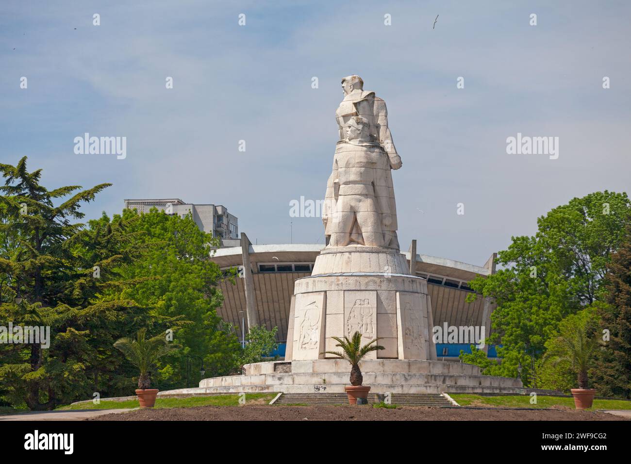 Varna, Bulgarie - Mai 16 2019: Le Panthéon est situé dans le jardin de la mer de la ville. Le monument a été construit en l'honneur des combattants fascistes tombés Banque D'Images