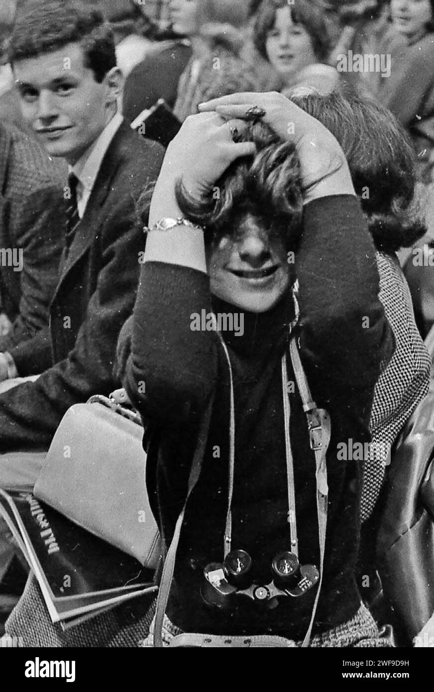 Les fans du concert des Beatles à Washington le 11 février 1964 réagissent à la performance des Beatles. Photo de Dennis Brack Banque D'Images