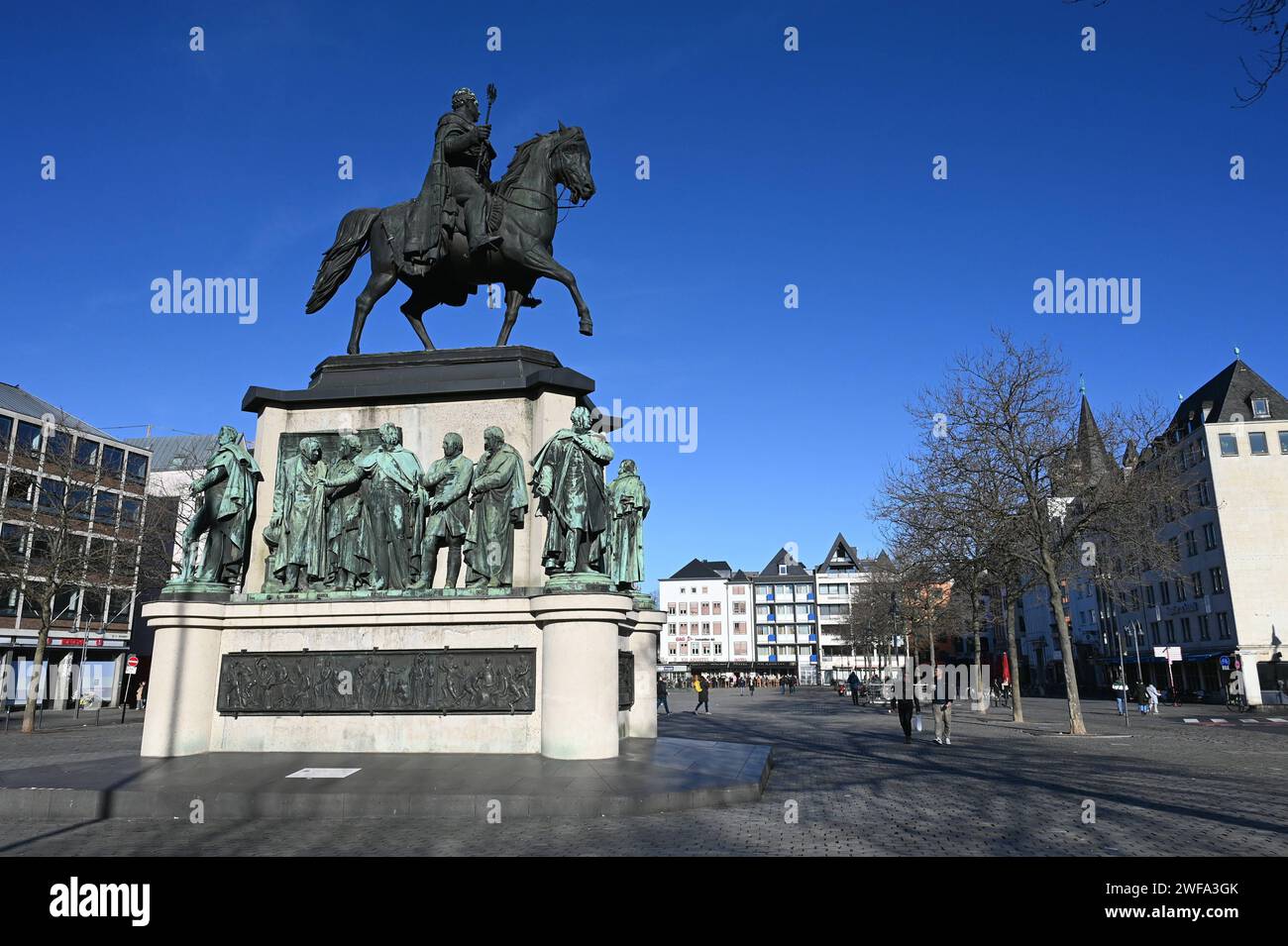 DAS Reiterdenkmal zu Ehren von König Friedrich Wilhelm III Auf dem Kölner Heumarkt *** le monument équestre en l'honneur du roi Friedrich Wilhelm III sur le Heumarkt à Cologne Banque D'Images