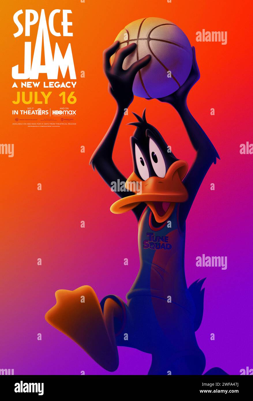 Space Jam : a New Legacy (2021) réalisé par Malcolm D. Lee et mettant en vedette Eric Bauza dans le rôle de Daffy Duck. La superstar de la NBA LeBron James fait équipe avec Bugs Bunny et le reste des Looney Tunes pour cette suite tant attendue. Affiche US Character ***USAGE ÉDITORIAL SEULEMENT***. Crédit : BFA / Warner Bros Banque D'Images