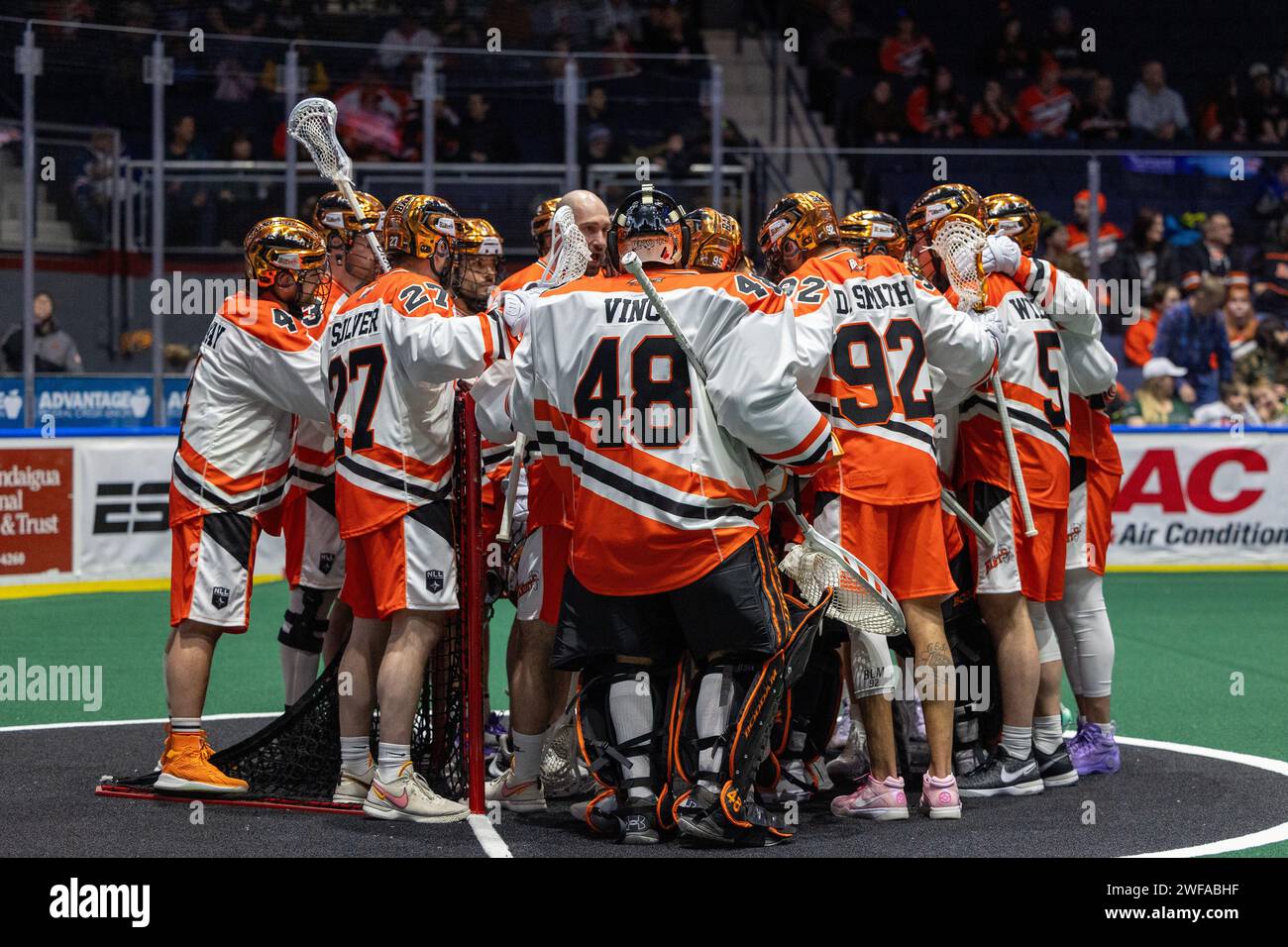 13 janvier 2024 : les joueurs des bandits de Buffalo se bloquent dans le premier quart-temps contre les Knighthawks de Rochester. Les Knighthawks de Rochester ont accueilli les bandits de Buffalo dans un match de la National Lacrosse League à Blue Cross Arena à Rochester, New York. (Jonathan Tenca/CSM) Banque D'Images