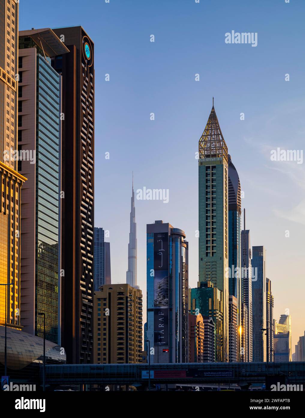 Burj Khalifa, Hôtel Gevora, gratte-ciel, Centre-ville, quartier financier, lumière du soir, heure dorée, Dubaï, Émirats arabes Unis, VAR, Asie Banque D'Images