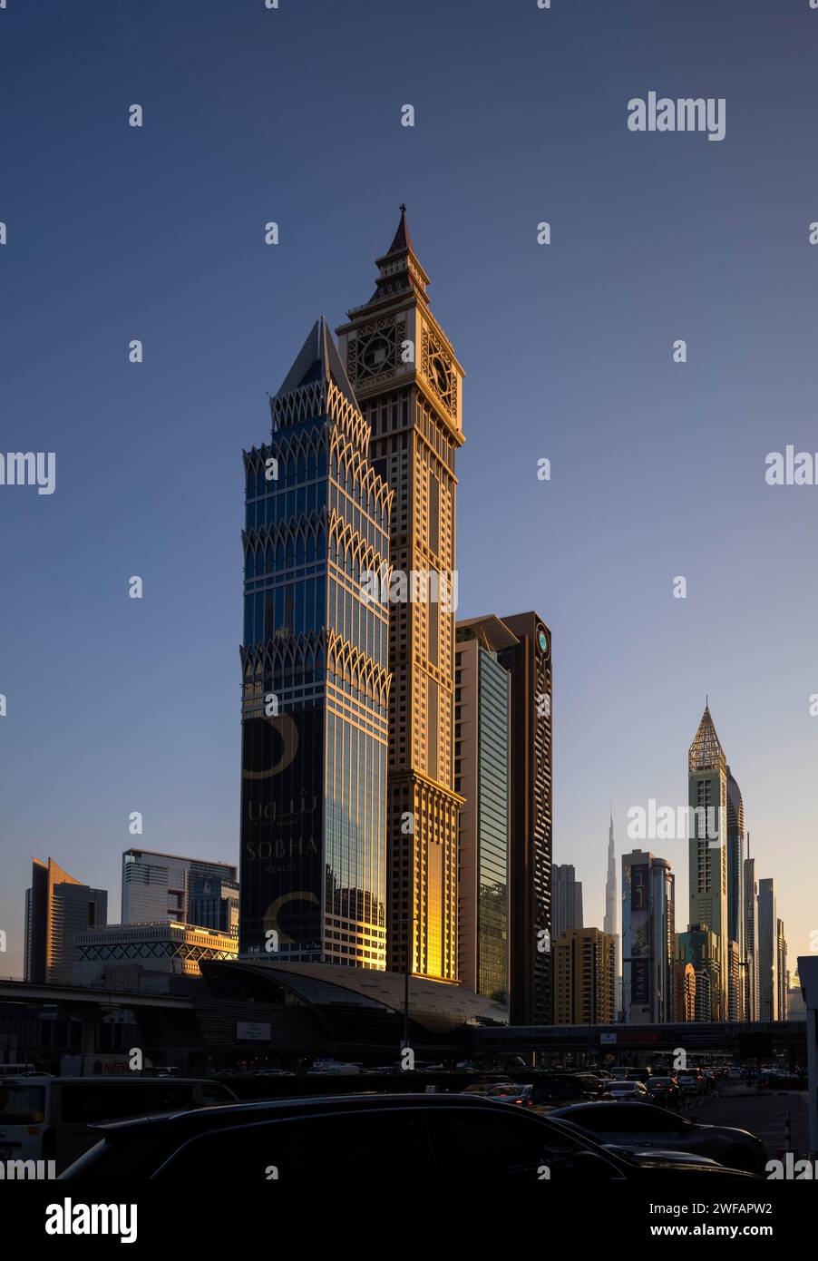 Burj Khalifa, Al Yaqoub Tower, Gerova Hotel, gratte-ciel, gratte-ciel, centre-ville, quartier financier, lumière du soir, heure dorée, Dubaï, arabe Uni Banque D'Images