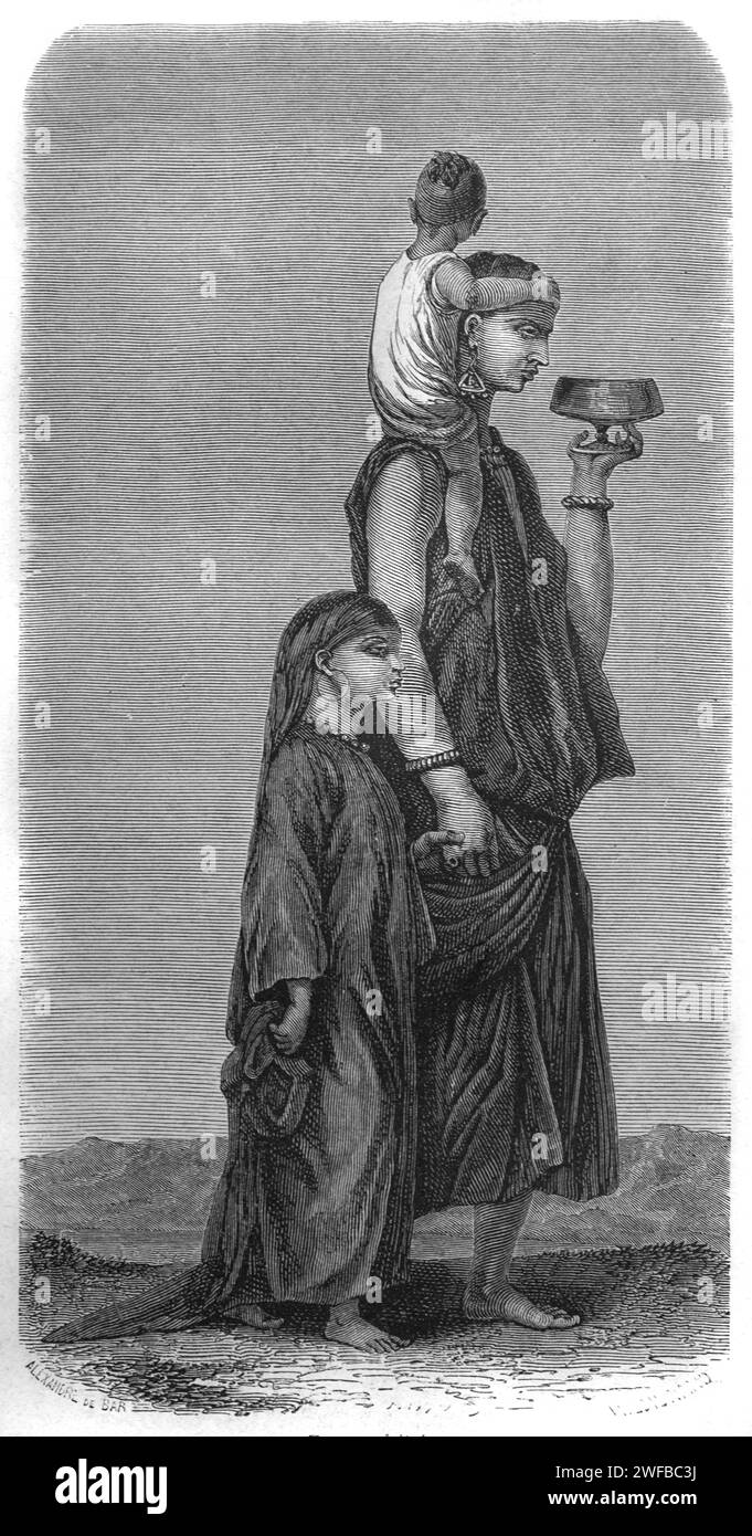 Portrait en pied d'un Fellah égyptien ou d'une paysanne portant un Galabieh ou Jellabiya et Fellahin enfants Egypte. Gravure vintage ou historique ou Illustration 1863 Banque D'Images
