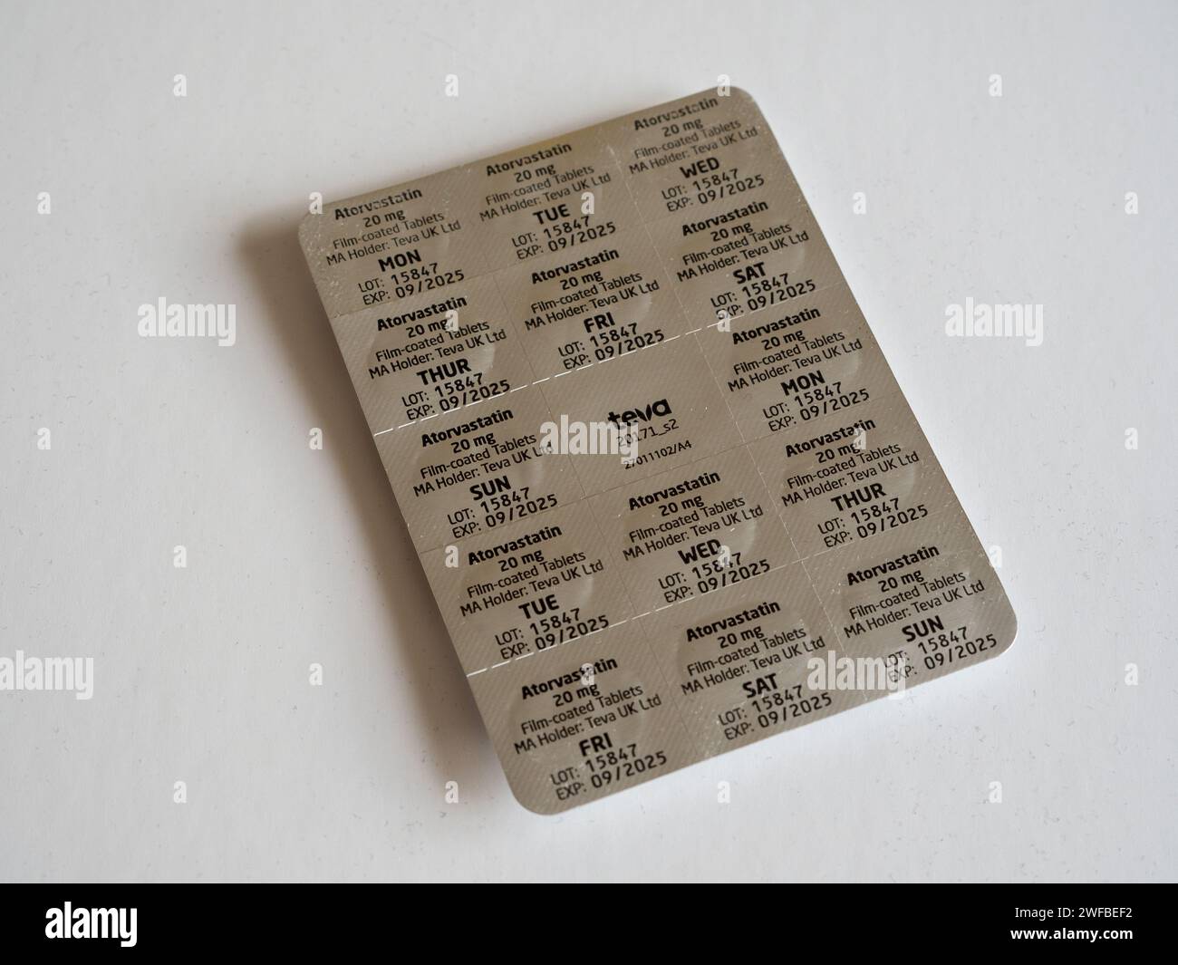Photographie d'un paquet de comprimés d'atorvastatine - statines orales prescrites pour abaisser le cholestérol. Banque D'Images