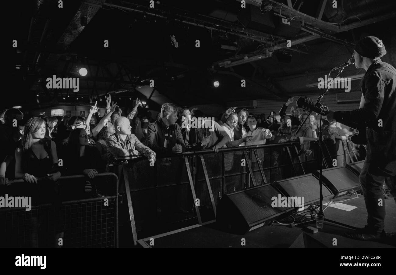 Sean O'Donnell devant la foule au concert d'alias Kid à Sound Control le 30 mai 2015 Banque D'Images