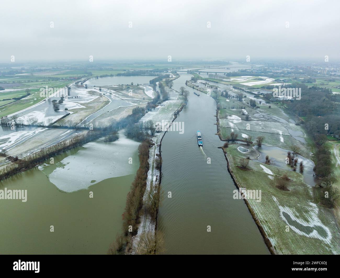 Vue aérienne de la rivière IJssel avec des plaines inondables après les hautes eaux Banque D'Images